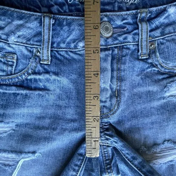 American Eagle Sz 2 Womens Denim Distressed Destructed Denim Shorts Light Wash - Picture 4 of 10